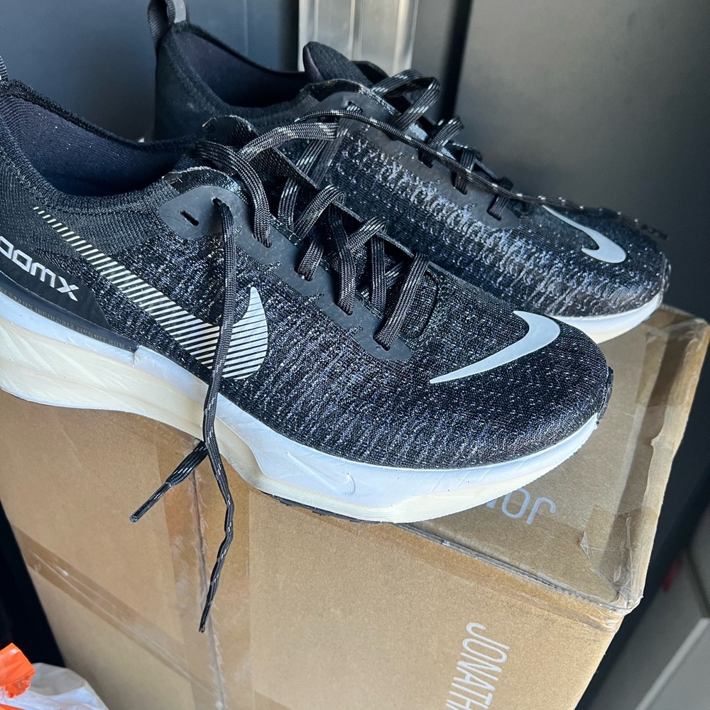 Nike Black and White Athletic Running Shoes
